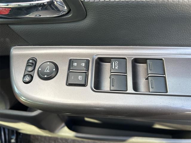 ステップワゴンスパーダ スパーダハイブリッド　Ｇ・ＥＸ　ホンダセンシング　ドライブレコーダー　ＥＴＣ　バックカメラ　ナビ　ＴＶ　オートクルーズコントロール　レーンアシスト　衝突被害軽減システム　両側電動スライドドア　オートライト　ＬＥＤヘッドランプ　スマートキー（11枚目）