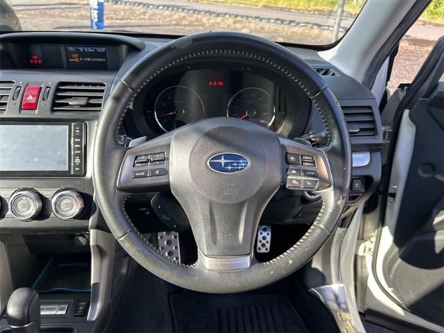 フォレスター ２．０ＸＴ　アイサイト　４ＷＤ　ＥＴＣ　バックカメラ　オートクルーズコントロール　レーンアシスト　衝突被害軽減システム　ナビ　ＴＶ　オートライト　ＨＩＤ　アルミホイール　スマートキー　電動格納ミラー　シートヒーター　ＣＶＴ（3枚目）