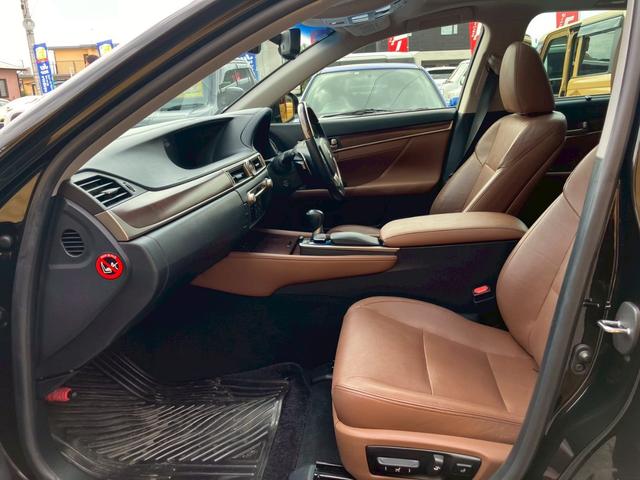 ＧＳ ＧＳ３００ｈ　Ｉパッケージ　純正ナビ　フルセグＴＶ　ＤＶＤ　ＣＤ　ＢＴ　バックカメラ　ステアリングスイッチ　マークレビンソン　レザーシート（エアー・ヒーター）　サンルーフ　リアスポ　３眼ＬＥＤヘッドライト　Ｆスポーツ１９アルミ（39枚目）