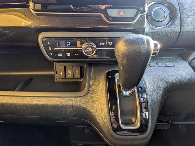 N-BOXカスタム G・Lターボホンダセンシング 純正インターナビ DVD CD BT フルセグTV バックカメラ ステアリングスイッチ 両側電動スライドドア ホンダセンシング 純正LEDヘッドライト LEDフォグランプ スマートキー(29枚目)