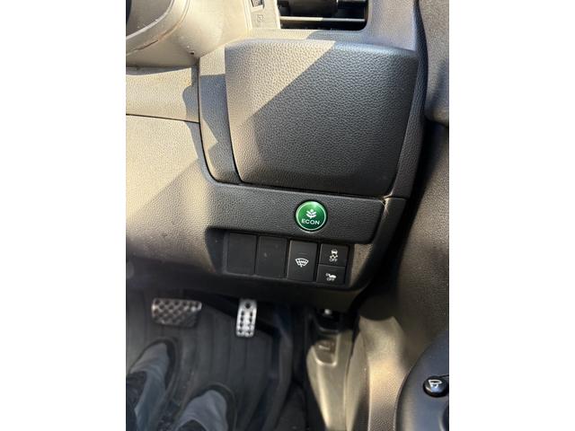 フィットハイブリッド Ｓパッケージ　スマートキー　純正ナビＴＶ　ＥＴＣ（14枚目）