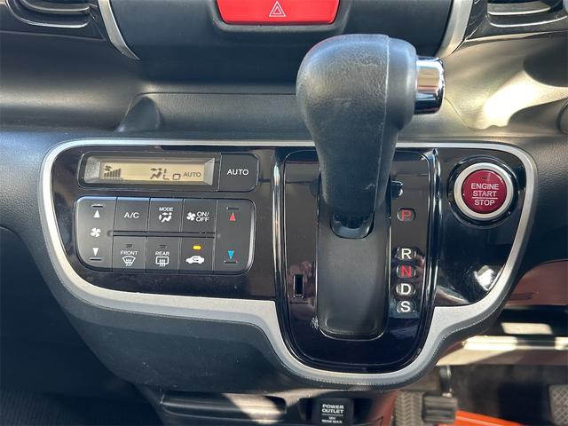 Ｎ－ＢＯＸカスタム Ｇ・ターボパッケージ　バックカメラ　両側電動スライドドア　ナビ　ＴＶ　オートクルーズコントロール　オートライト　ＨＩＤ　スマートキー　電動格納ミラー　ベンチシート　ＣＶＴ　盗難防止システム　ＡＢＳ　ＥＳＣ　ＣＤ　ＤＶＤ再生（7枚目）