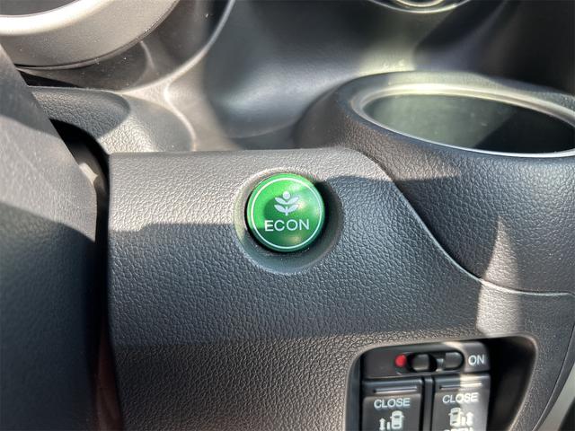 Ｎ－ＢＯＸカスタム Ｇ・ターボパッケージ　バックカメラ　両側電動スライドドア　ナビ　ＴＶ　オートクルーズコントロール　オートライト　ＨＩＤ　スマートキー　電動格納ミラー　ベンチシート　ＣＶＴ　盗難防止システム　ＡＢＳ　ＥＳＣ　ＣＤ　ＤＶＤ再生（9枚目）