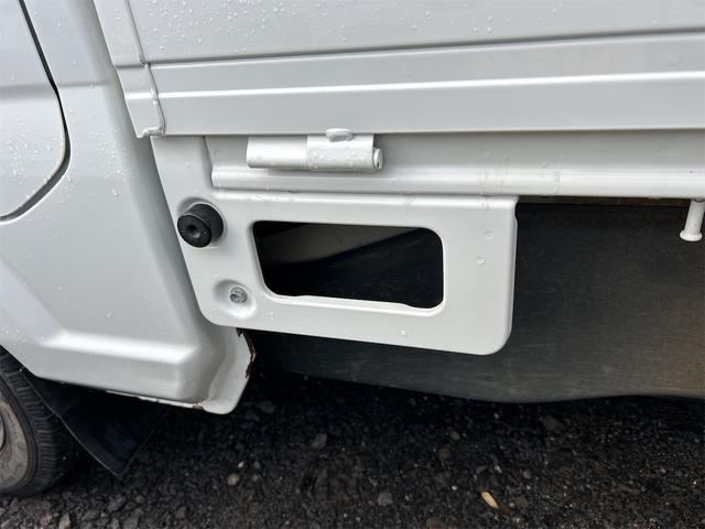 キャリイトラック 　４ＷＤ　ＭＴ　キーレスエントリー　エアコン　パワーステアリング　パワーウィンドウ　運転席エアバッグ　助手席エアバッグ（23枚目）