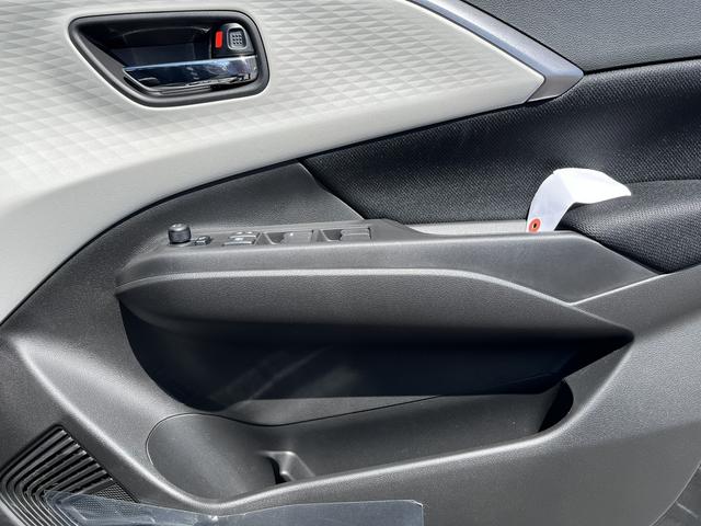 スイフト ハイブリッドＭＺ　デュアルセンサーブレーキサポートＩＩ　マイルドハイブリッド　全方位ナビ　ＣＶＴ　リモコンキー　キーレススタート　オートエアコン　オーディオスイッチ　ＡＣＣ　シートヒーター　電動パーキング　ＬＥＤ（47枚目）