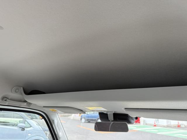 頭上にもＡ４ファイルや薄型のボックスティッシュ等が収納出来るオーバーヘッドシェルフを装備しています