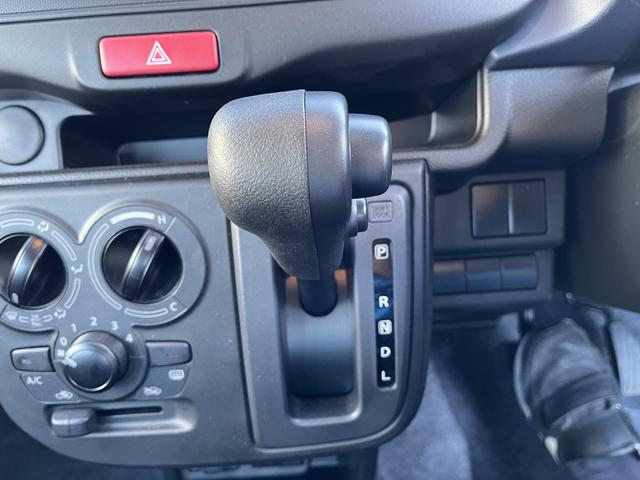 アルト L デュアルカメラブレーキサポート エネチャージ CVT オーディオレス エアコン キーレスエントリー パワーウインドウ オートライト シートヒーター ESP サイド・カーテンエアバック ホイールキャップ(6枚目)