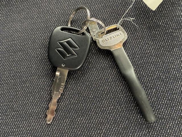 アルト L デュアルカメラブレーキサポート エネチャージ CVT オーディオレス エアコン キーレスエントリー パワーウインドウ オートライト シートヒーター ESP サイド・カーテンエアバック ホイールキャップ(17枚目)