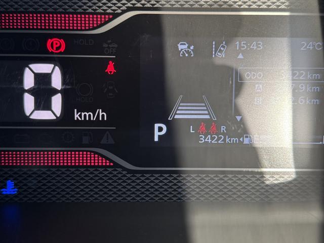 スペーシアカスタム ハイブリッドＧＳ　デュアルセンサーブレーキサポート２　マイルドハイブリッド　電動左側スライド　オーディオレス　ＣＶＴ　オートエアコン　キーレススタート　オートライト　オーディオスイッチ　ＬＥＤ　ＡＣＣ　電動パーキング（13枚目）