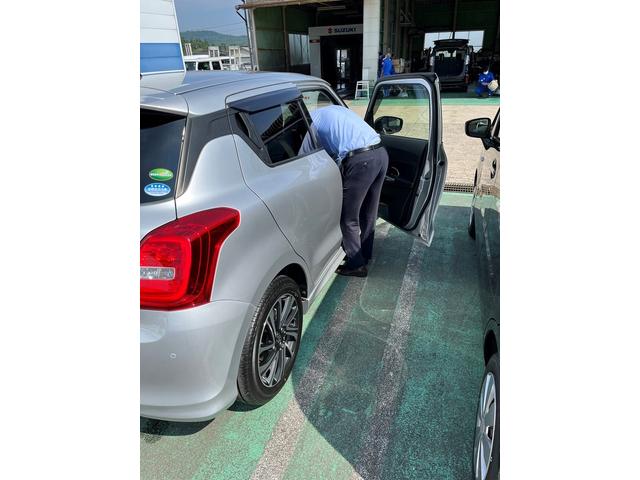 FA CD CVT マニュアルエアコン キーレスエントリー パワーステアリング パワーウィンドウ 電動格納式ドアミラー オートライト ESP ベンチシート ホイールキャップ ヘッドライトレベライザー(76枚目)