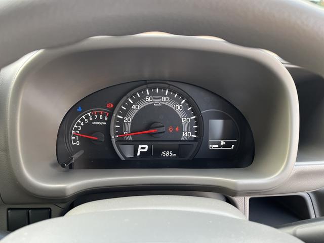 スピードやエンジン回転数、衝突被害軽減ブレーキなどの警報が一目でわかるメーターです。