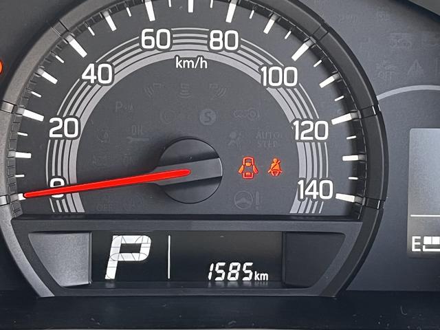 走行１，５８５ｋｍです。走行は少なめです。