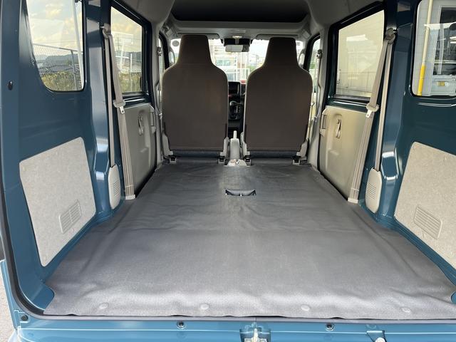 後部座席を倒すと大容量のラゲッジルームに！