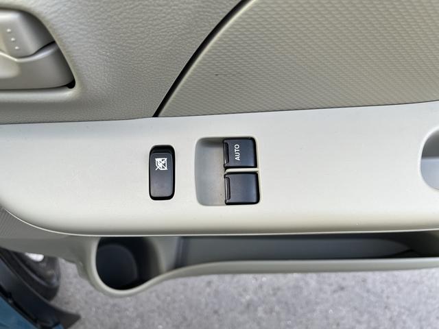 パワーウインドウのスイッチです。