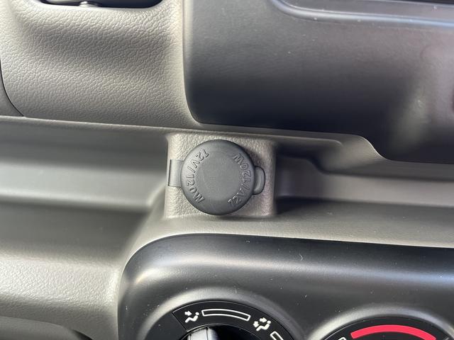 携帯の充電に使えるアクセサリーソケットです。