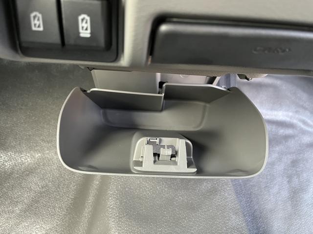 インパネアンダーボックスを装備！ダストボックス等にもお使いいただけます