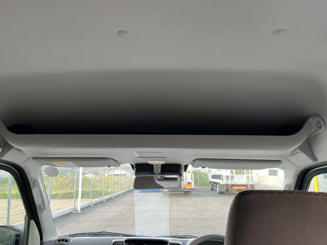 頭上にもＡ４ファイルや薄型のボックスティッシュ等が収納出来るオーバーヘッドシェルフを装備しています