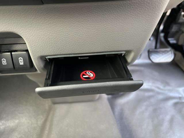 散らばって収納してしまうカードを、一か所にまとめて置けるカードホルダーです。