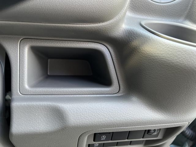 小物入れになるインパネポケットです。