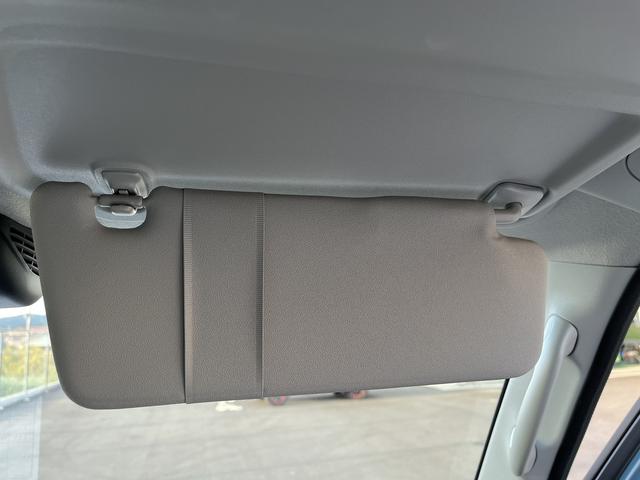 チケットホルダー付きのサンバイザーです。