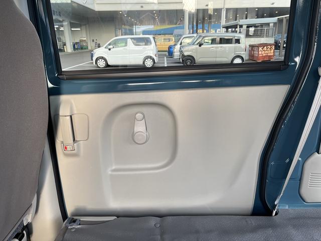 リアのドアトリムです。