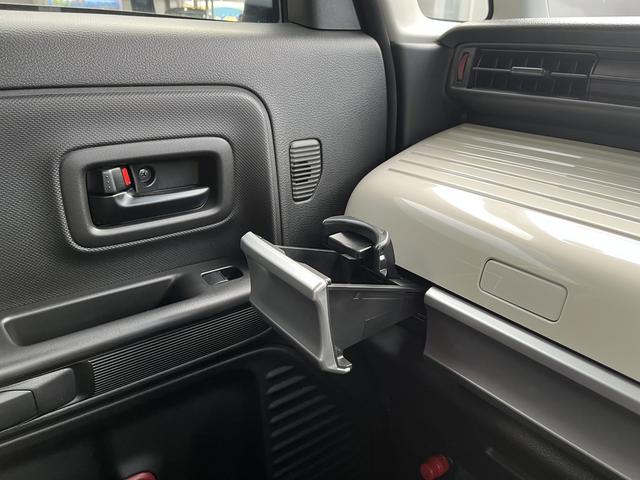 助手席のドリンクホルダーです。