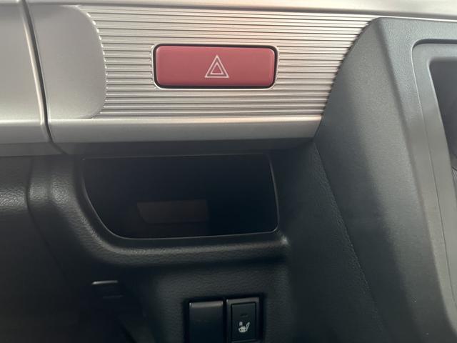 小物入れになるインパネポケットです。