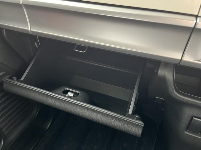 大容量のグローブボックスです。