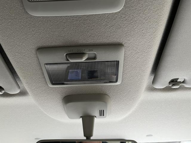 残照式の３ポジションルームランプです。