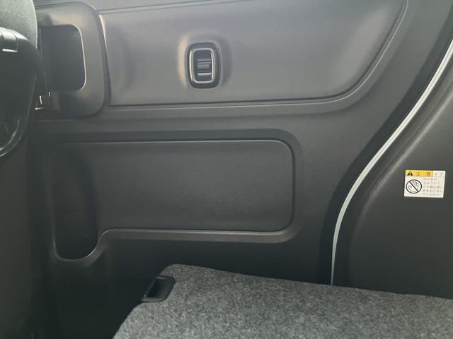 リアのドアトリムです。