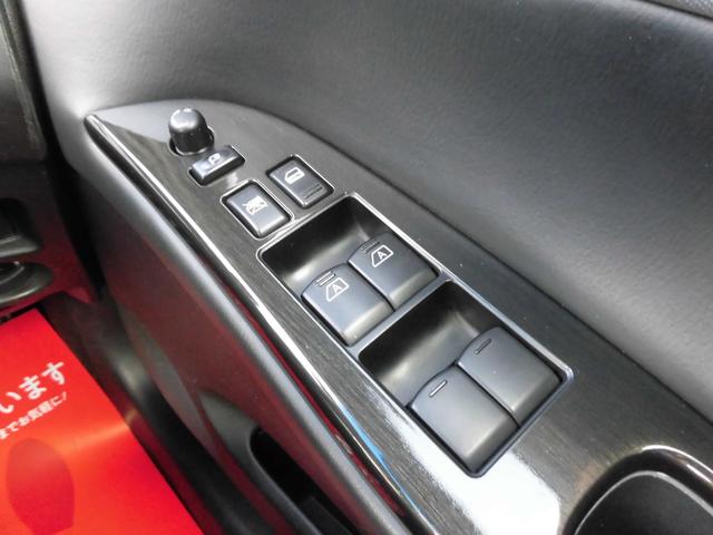 スカイラインクロスオーバー ３７０ＧＴ　ハーフレザー　ユーザー買取　純正ナビＴＶ　バックカメラ　サイドカメラ　パワーシート　純１８ＡＷ　サンルーフ　ＥＴＣ　ＨＩＤライト　スノーモード　スマートキー　車内清掃済（21枚目）