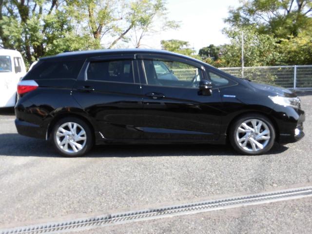 シャトル ハイブリッドＺ　ＳＤナビＴＶ　純１６ＡＷ　バックカメラ　シートヒーター　ＬＥＤオートライト　ＣＴＢＡ（シティブレーキアクティブシステム）　フォグランプ　ＥＴＣ　スマートキー　　車内清掃済（11枚目）