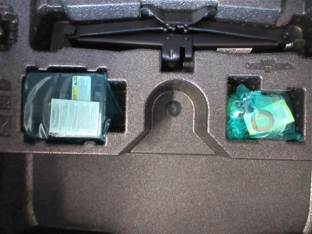 ハリアー Ｚ　盗難防止　運転席パワーシート　地デジ　横滑防止装置　リアビューカメラ　ヘッドライトＬＥＤ　アルミホイール　点検記録簿　Ｗエアバッグ　キーレス　ドラレコ付き　スマートキ－　サイドエアバッグ　エアコン（9枚目）