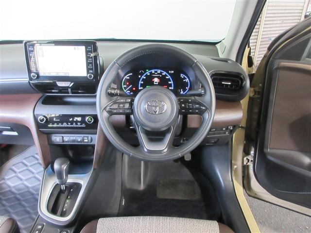 ヤリスクロス ハイブリッドＺ　ドライブレコーダ　インテリジェントキー　アルミホイル　ＬＥＤライト　リアカメラ　ナビ　クルーズコントロール　整備記録簿　横滑り防止システム　メモリーナビゲーション　電動シ－ト　パワステ　オートエアコン（3枚目）