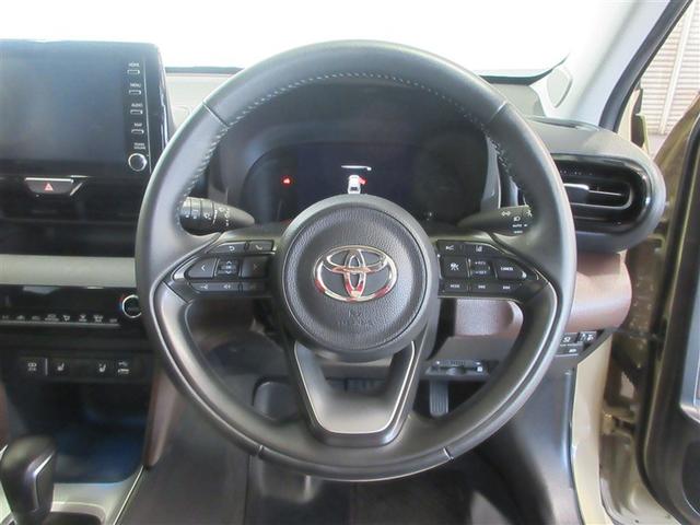 ヤリスクロス ハイブリッドＺ　ドライブレコーダ　インテリジェントキー　アルミホイル　ＬＥＤライト　リアカメラ　ナビ　クルーズコントロール　整備記録簿　横滑り防止システム　メモリーナビゲーション　電動シ－ト　パワステ　オートエアコン（9枚目）