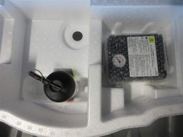 ヤリスクロス ハイブリッドＺ　インテリジェントキー　アルミホイル　ＬＥＤライト　リアカメラ　クルーズコントロール　整備記録簿　横滑り防止システム　ＴＶ　パワステ　オートエアコン　キーフリー　ハーフレザーシート　イモビライザ　ＡＢＳ（7枚目）