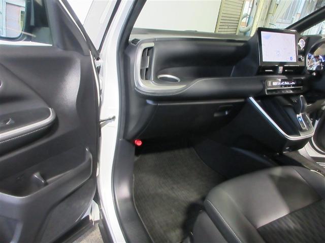 ノア ハイブリッドＳ－Ｚ　寒冷地　横滑り防止機能　エアバッグ　オートクルーズコントロール　地デジ　両側自動ドア　スマートエントリー　ＬＥＤランプ　バックモニター　メモリナビ　半革シート　ＥＴＣ付き　ＡＢＳ　ＡＣ１００Ｖ　記録簿（4枚目）