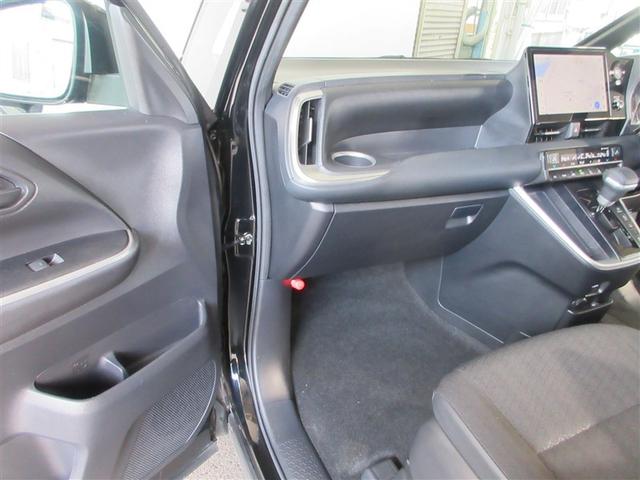 ヴォクシー Ｓ－Ｇ　点検記録簿付　Ｒカメラ　メモリーナビ　アルミホイル　ＬＥＤヘッドランプ　横滑り防止装置　スマートキ　キーレスエントリー　３列シート　ナビ＆ＴＶ　フルセグテレビ　盗難防止システム　デュアルエアコン（4枚目）