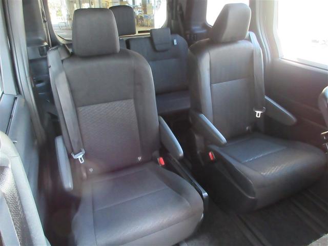 ヴォクシー Ｓ－Ｇ　点検記録簿付　Ｒカメラ　メモリーナビ　アルミホイル　ＬＥＤヘッドランプ　横滑り防止装置　スマートキ　キーレスエントリー　３列シート　ナビ＆ＴＶ　フルセグテレビ　盗難防止システム　デュアルエアコン（6枚目）