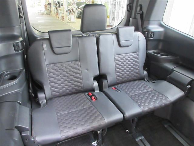 ヴォクシー ハイブリッドＳ－Ｚ　パワーウィンドウ　ＤＶＤ再生機能　インテリキー　横滑防止装置　地デジＴＶ　アクティブクルーズコントロール　フルオートエアコン　リアカメラ　エアバッグ　ＡＢＳ　１００Ｖ充電　ナビＴＶ　ＷＡＣ　キーレス（7枚目）