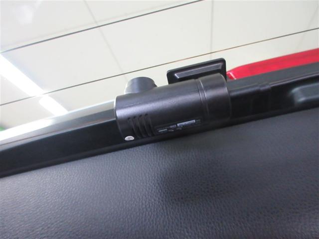 ヴォクシー ハイブリッドＳ－Ｚ　パワーウィンドウ　ＤＶＤ再生機能　インテリキー　横滑防止装置　地デジＴＶ　アクティブクルーズコントロール　フルオートエアコン　リアカメラ　エアバッグ　ＡＢＳ　１００Ｖ充電　ナビＴＶ　ＷＡＣ　キーレス（19枚目）