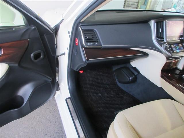 クラウンハイブリッド ロイヤルサルーンＧ　Ｂモニター　ＨＤＤナビゲーション　オートエアコン　ナビＴＶ　電動シート　フルセグＴＶ　盗難防止システム　ドラレコ　キーレス　パワーウィンドウ　アルミホイール　横滑り防止装置　ＥＴＣ　ＰＳ　エアバッグ（4枚目）