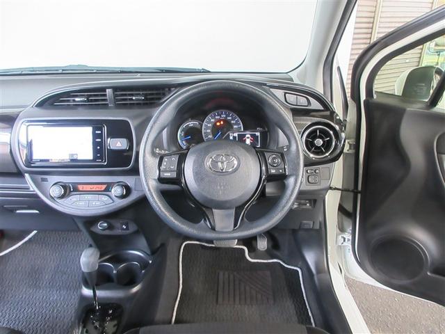 ヴィッツ ハイブリッドF セーフティーエディションII バックモニタ 衝突軽減 エアバッグ スマートキ ESC オートエアコン DVD再生可 盗難防止装置 ドライブレコーダー フルセグTV ETC ABS LEDヘッドライト キーレス メモリーナビ(3枚目)