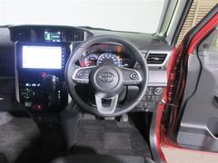 高いアイポイントと広いガラスエリアで運転のしやすさはバツグンです。 3