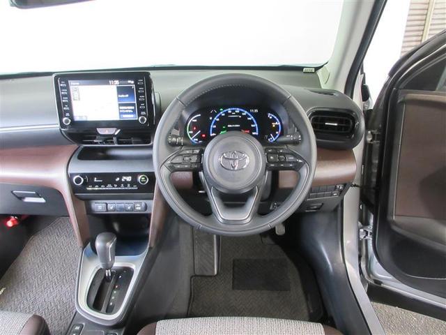 ヤリスクロス ハイブリッドZ ドライブレコーダ インテリジェントキー アルミホイル LEDライト リアカメラ クルーズコントロール 整備記録簿 横滑り防止システム ナビTV メモリーナビゲーション 電動シ-ト パワステ キーフリー(3枚目)