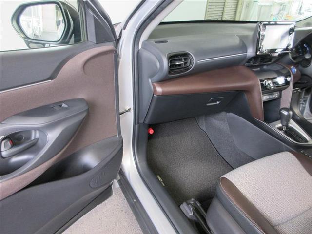 ヤリスクロス ハイブリッドZ ドライブレコーダ インテリジェントキー アルミホイル LEDライト リアカメラ クルーズコントロール 整備記録簿 横滑り防止システム ナビTV メモリーナビゲーション 電動シ-ト パワステ キーフリー(4枚目)