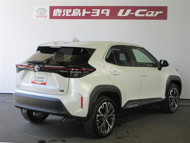 ヤリスクロス ハイブリッドＺ　インテリジェントキー　アルミホイル　ＬＥＤライト　リアカメラ　クルーズコントロール　整備記録簿　横滑り防止システム　パワステ　オートエアコン　キーフリー　ハーフレザーシート　イモビライザ　エアバッグ（2枚目）