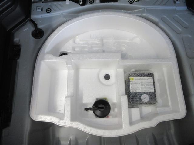 ヤリスクロス ハイブリッドＺ　インテリジェントキー　アルミホイル　ＬＥＤライト　リアカメラ　クルーズコントロール　整備記録簿　横滑り防止システム　パワステ　オートエアコン　キーフリー　ハーフレザーシート　イモビライザ　エアバッグ（14枚目）