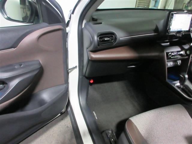 ヤリスクロス ハイブリッドＺ　クルーズＣ　横滑防止装置　リアカメラ　ＬＥＤライト　メモリーナビゲーション　点検記録簿　盗難防止装置　電動シート　ＡＷ　キーレス　スマートキー　ＡＢＳ　半革シート　ナビ　４ＷＤ　ＥＴＣ　ＡＣ１００Ｖ（4枚目）