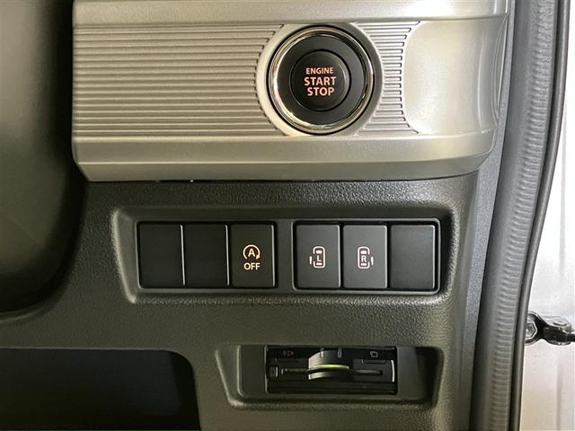 両側パワースライドドア付きだから、狭い駐車スペースなどでの　乗り降りラクラク！小さなお子さまのいるご家庭には嬉しい装備。